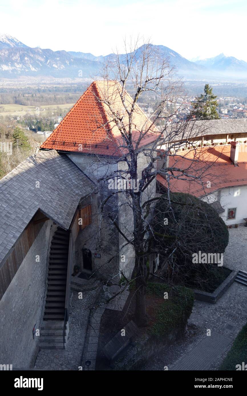 Bled castillo. Eslovenia. Una parte del muro de defensa. Foto de stock