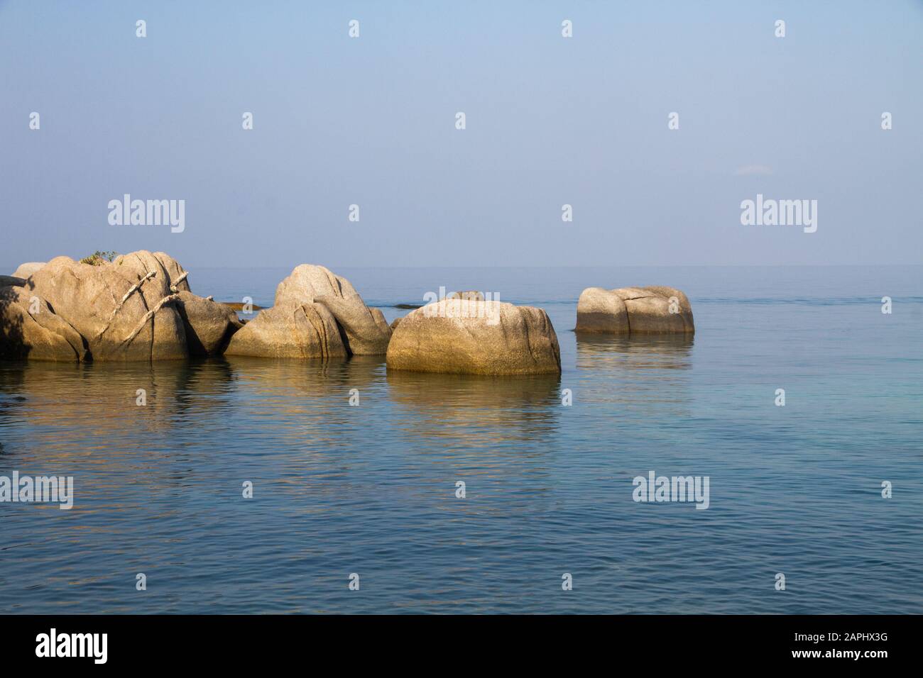 Tailandia rocas en el mar Foto de stock