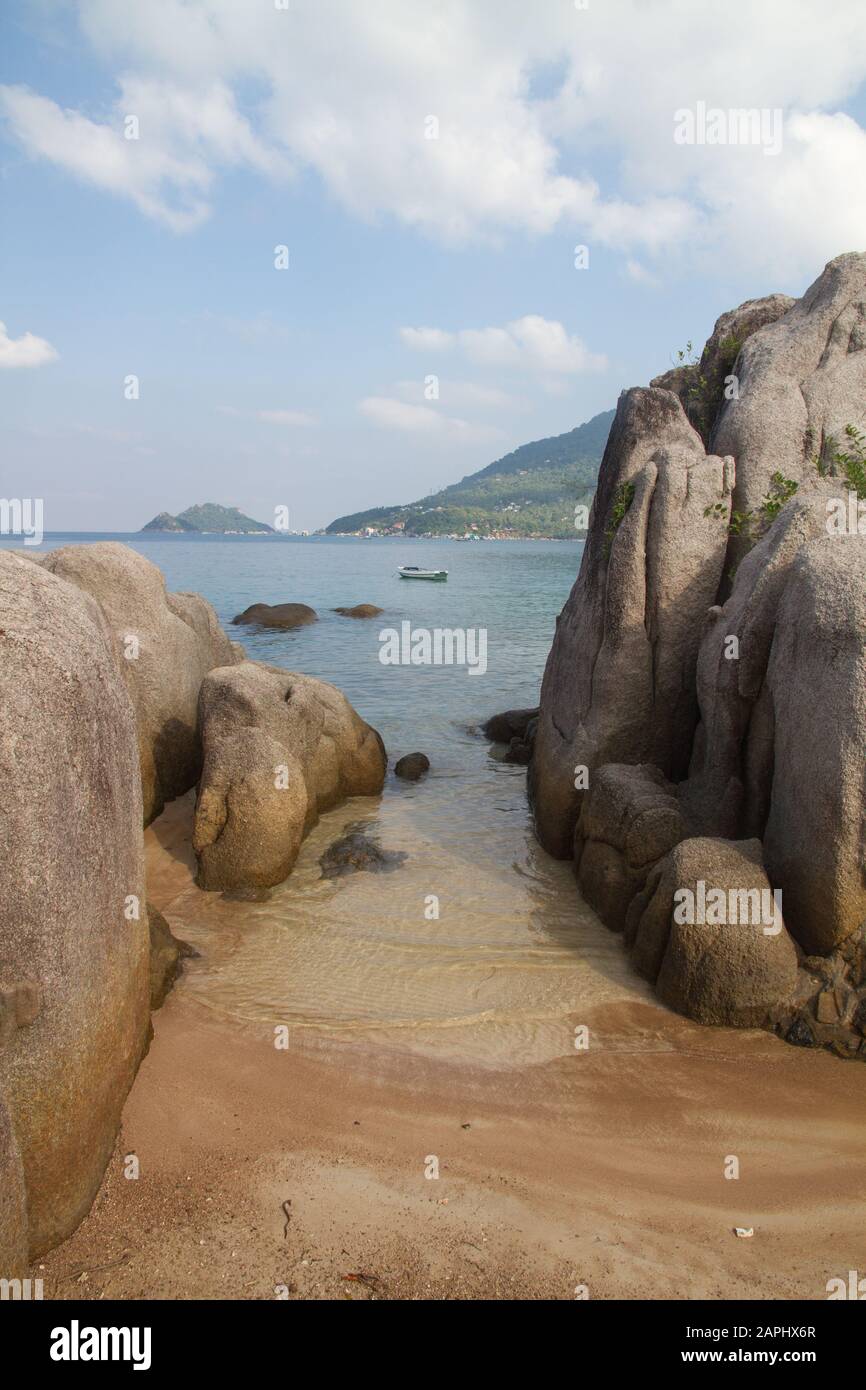 Tailandia rocas en el mar Foto de stock