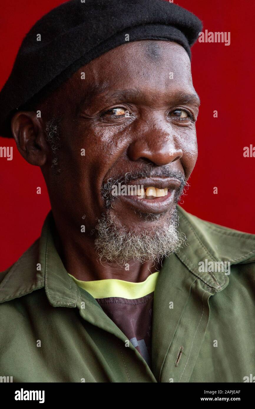 Retrato de un hombre local, en Kampala, Uganda Foto de stock