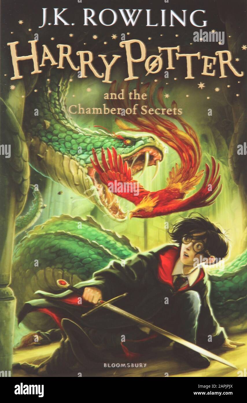 El libro, Harry Potter y la Cámara de los Secretos, de J.K. Rowling  Fotografía de stock - Alamy