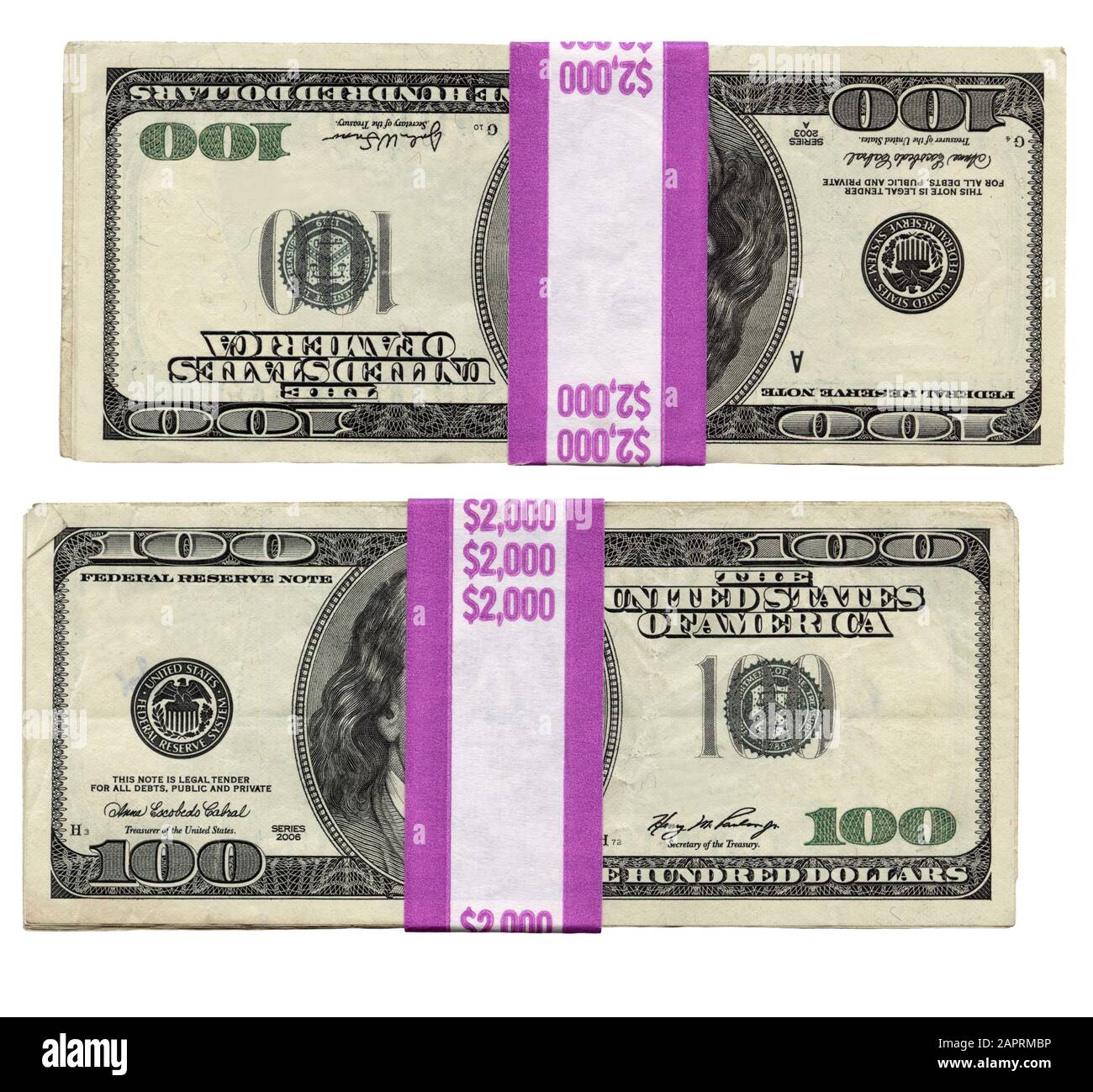 Dos pilas de billetes de cien dólares envueltos en moneda de papel estadounidense sobre un fondo blanco aislado. Foto de stock