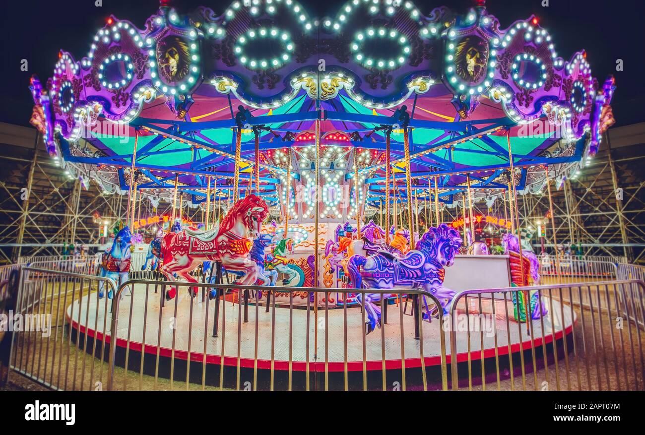 Fair.Carrusel con caballos. Paseos a caballo carrusel para niños en la feria  Fotografía de stock - Alamy