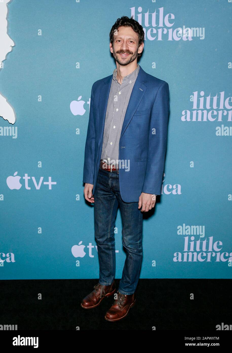 Los Ángeles, CA - 23 de enero de 2020: Brian Savelson asiste al estreno de 'Little America' de Apple TV+en Pacific Design Center Foto de stock