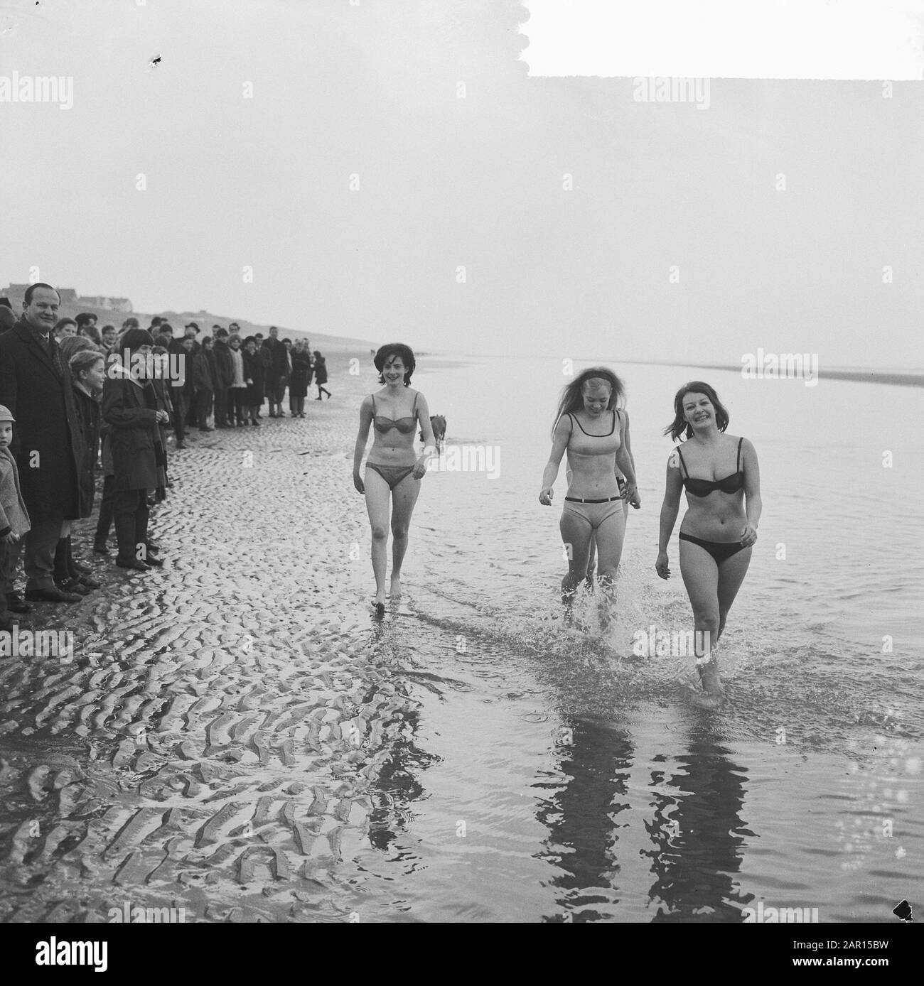 Ni asen bikini Im genes de stock en blanco y negro Alamy