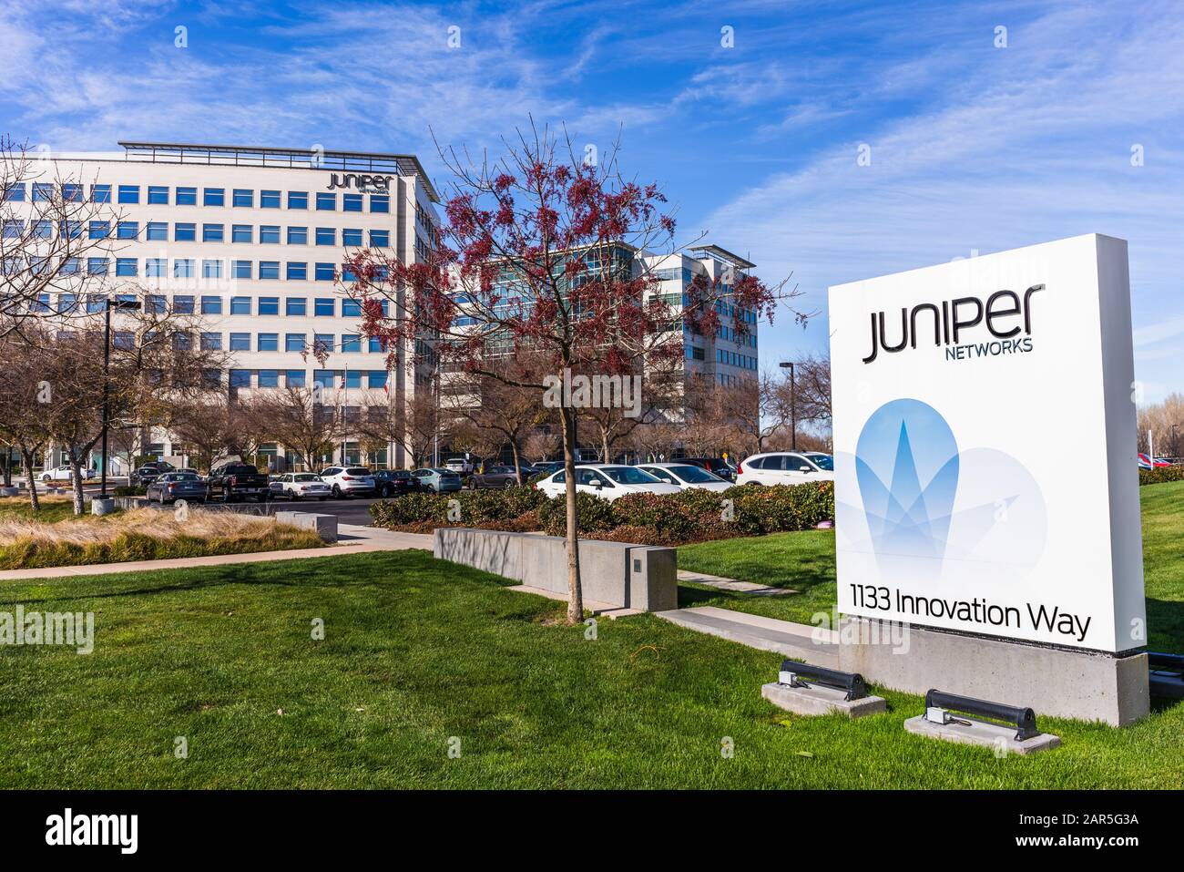 24 de enero de 2020 Sunnyvale / CA / EE.UU., sede corporativa de Juniper Networks ubicada en Silicon Valley. Juniper Networks, Inc. Es un fabricante americano Foto de stock