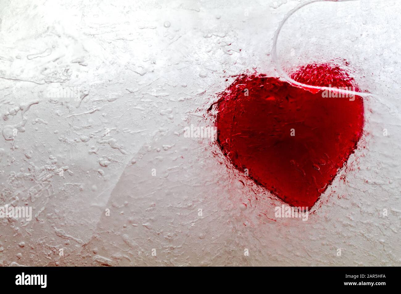 Resumen corazón congelado en hielo concepto de corazón sin amor Foto de stock