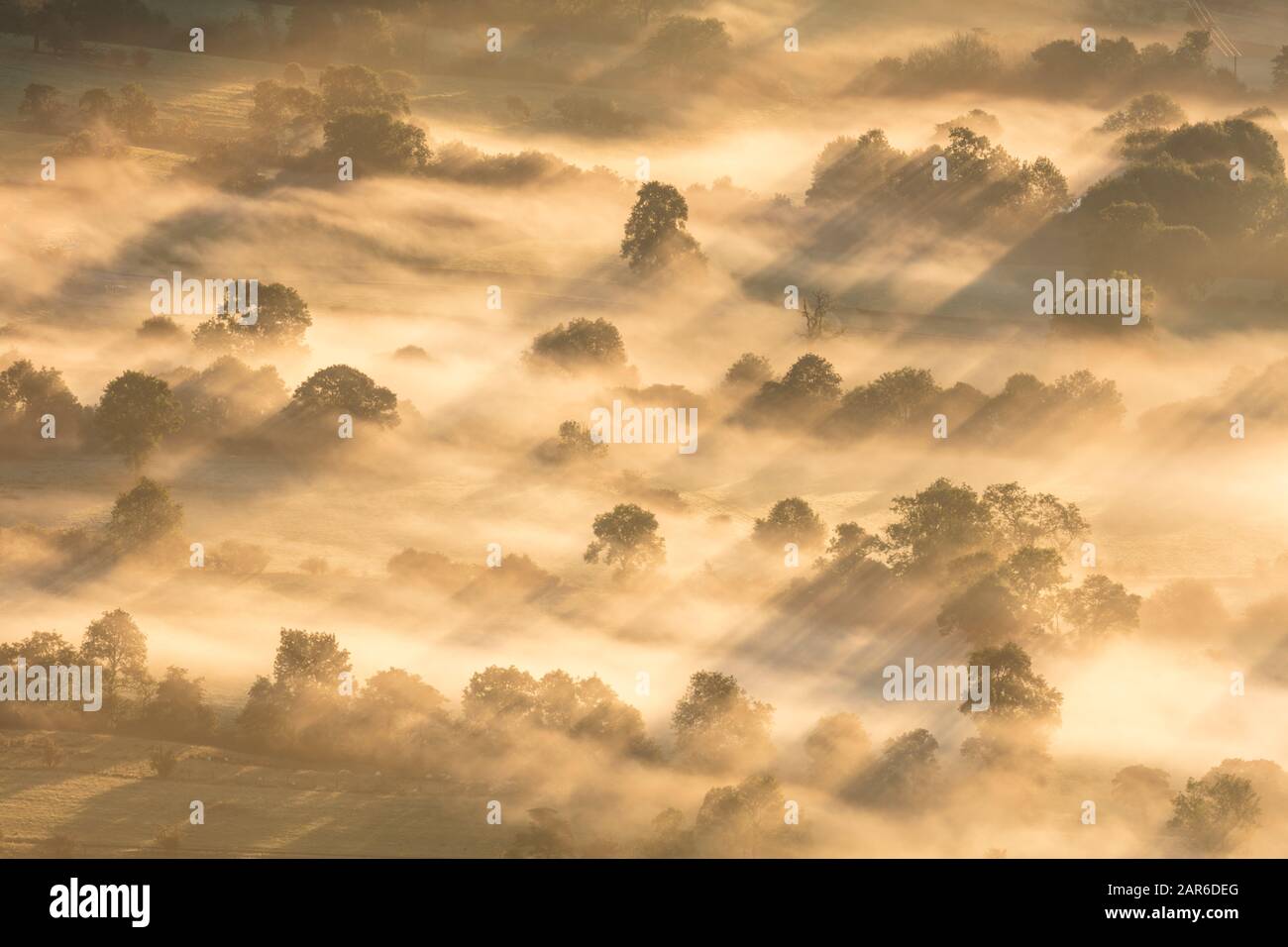 Niebla Sobre El Distrito De Los Picos De Mam Tor Foto de stock