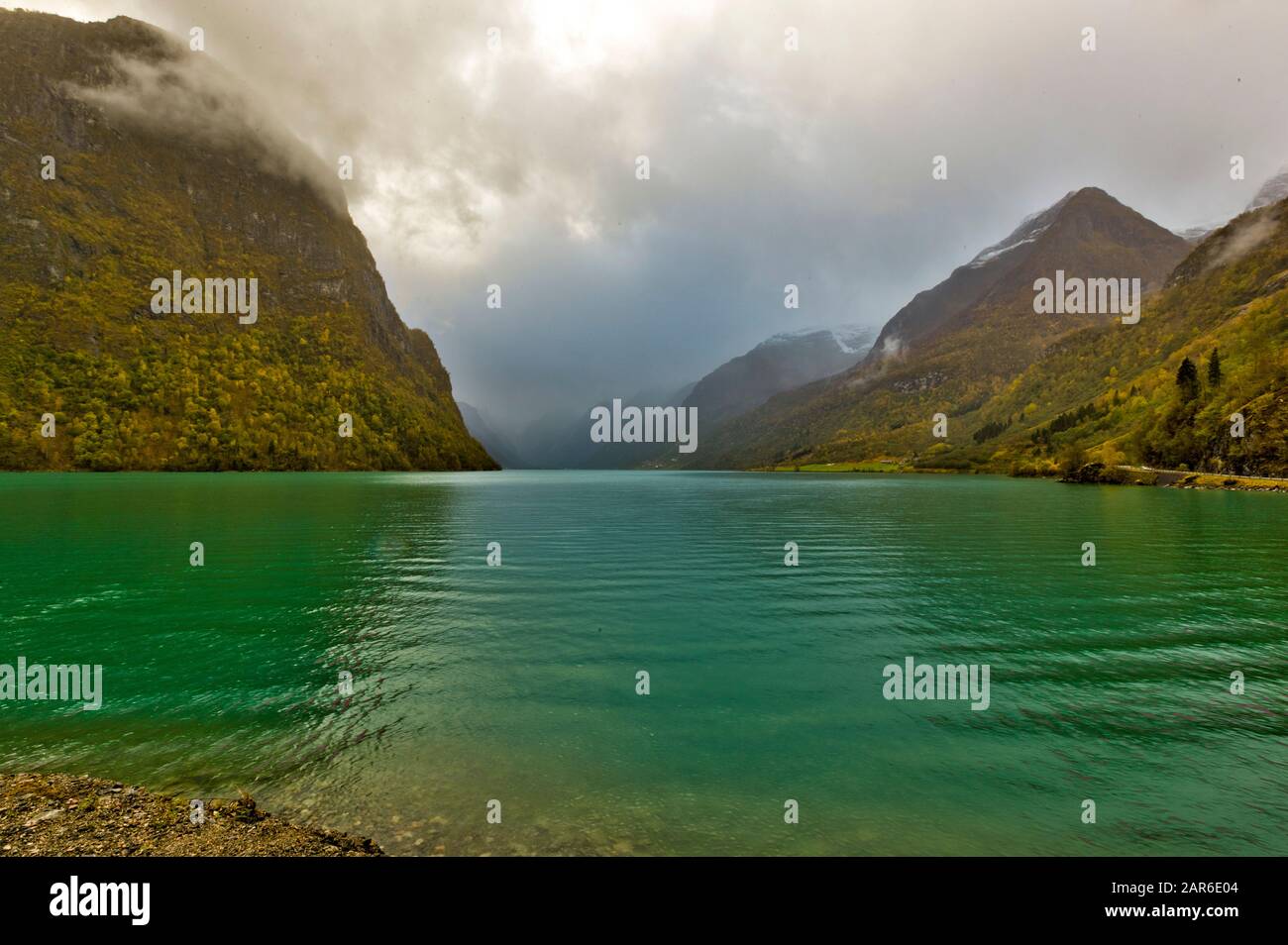 Lago Oldevatnet, Noruega Foto de stock