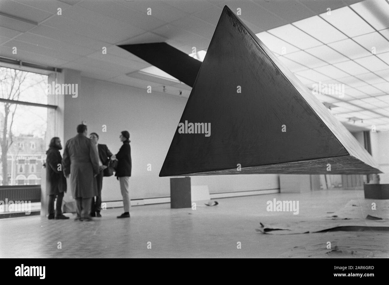 Arte Mínimo En El Museo Municipal De La Haya. Cubos de Tony Smith Fecha: 20 de marzo de 1968 palabras clave: Cubos, museos Foto de stock