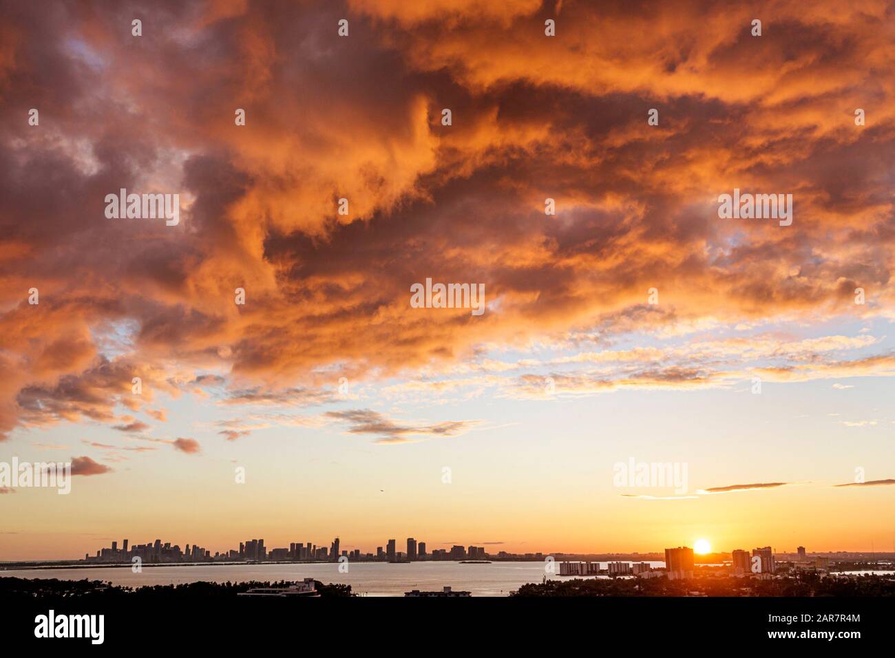 Miami Beach Florida,North Beach,Biscayne Bay,Miami Downtown city skyline,water sky sunset clouds,FL191231163 Foto de stock