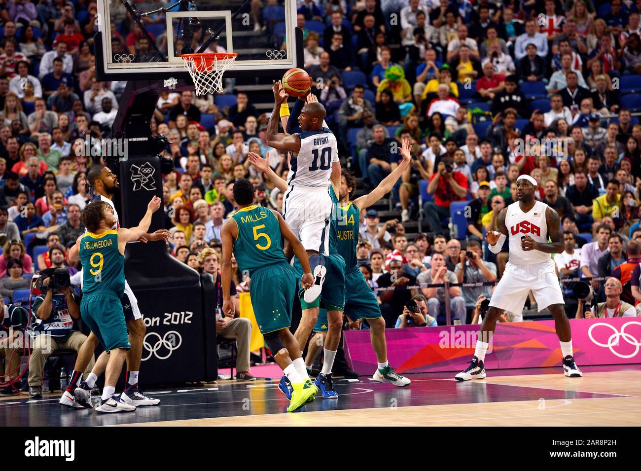 Londres, Reino Unido. 8 De Agosto De 2012. Archivo foto de la estrella del  baloncesto estadounidense Kobe Bryant compitiendo por el equipo USA contra  Australia durante los cuartos de final del torneo