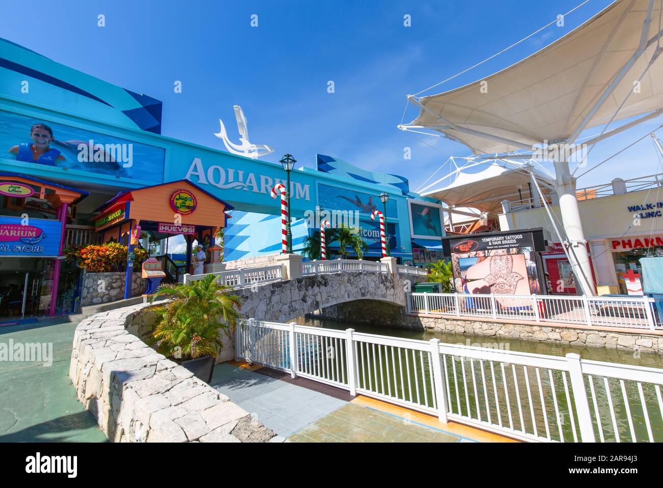 Cancún, México - 20 de diciembre de 2019: Interactivo Cancún Interactive  Cancún Aquarium ubicado en el mayor centro comercial la Isla. El acuario  alberga Fotografía de stock - Alamy