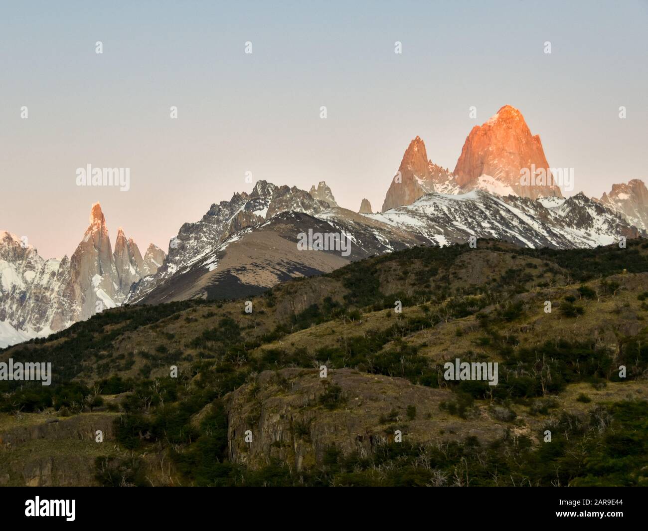 Amanecer en Mt. Fitz Roy y Cerro Torre, patagonia, Argentina Foto de stock