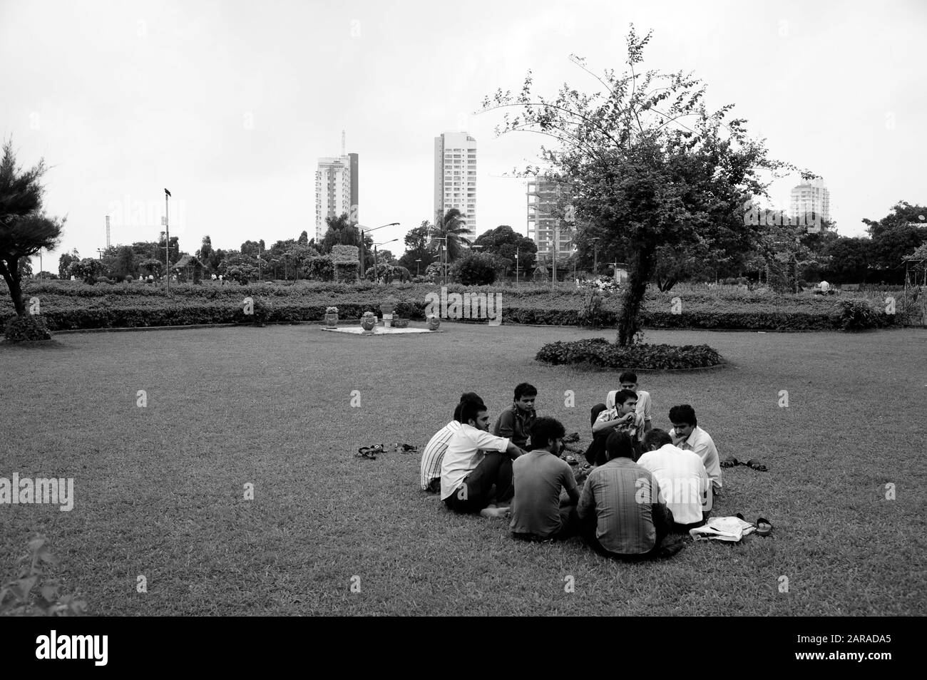 Los Niños Se Relajan, Pherozeshhah Mehta Garden, Hanging Gardens, Malabar Hill, Mumbai, Maharashtra, India, Asia Foto de stock