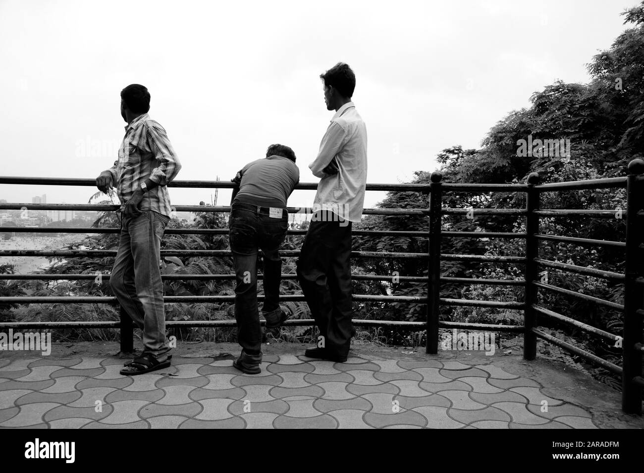 La Gente Ve La Vista Aérea De La Ciudad, El Parque Kamala Nehru, Jardines Colgantes, Colina Malabar, Mumbai, Maharashtra, India, Asia Foto de stock