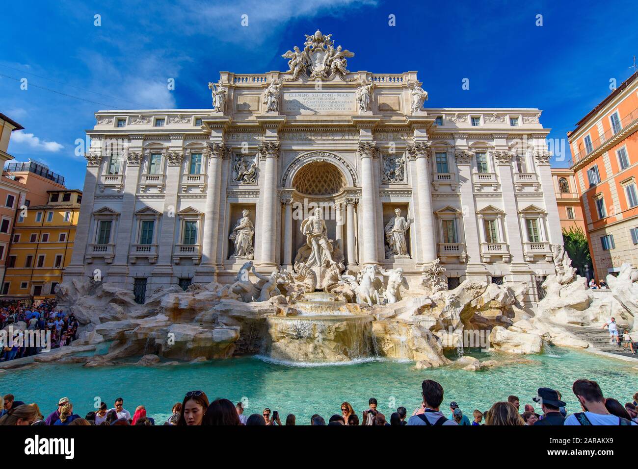 Fontana di Trevi, una de las fuentes más famosas del mundo, en Roma, Italia Foto de stock