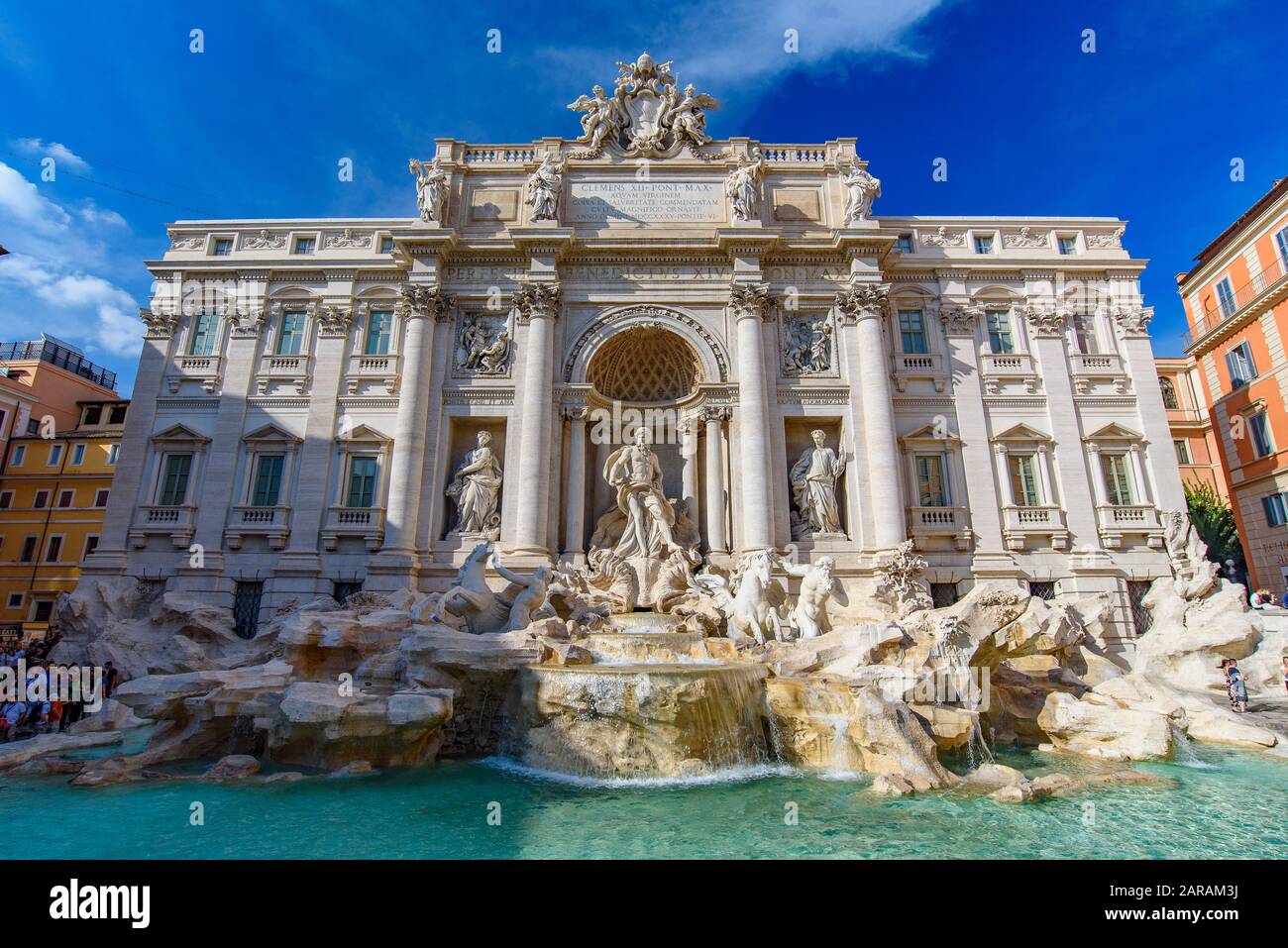 Fontana di Trevi, una de las fuentes más famosas del mundo, en Roma, Italia Foto de stock