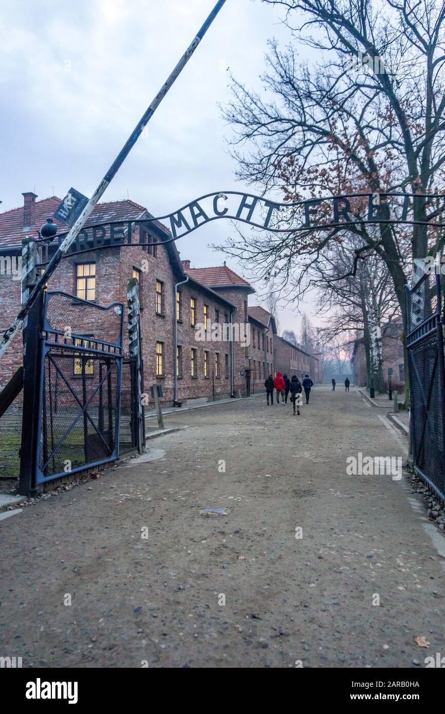 Entrada al campo de concentración de Auschwitz, Oświęcim, Polonia