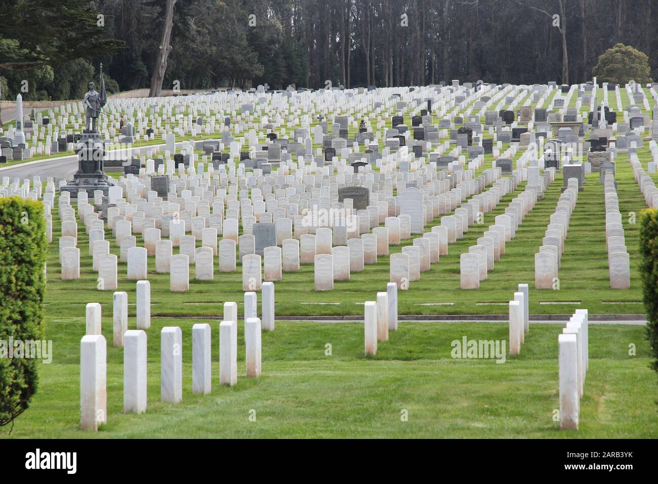 SAN FRANCISCO, Estados Unidos - 9 de abril de 2014: Cementerio Nacional de San Francisco en California. El memorial es administrado por el Departamento de Veteranos Foto de stock