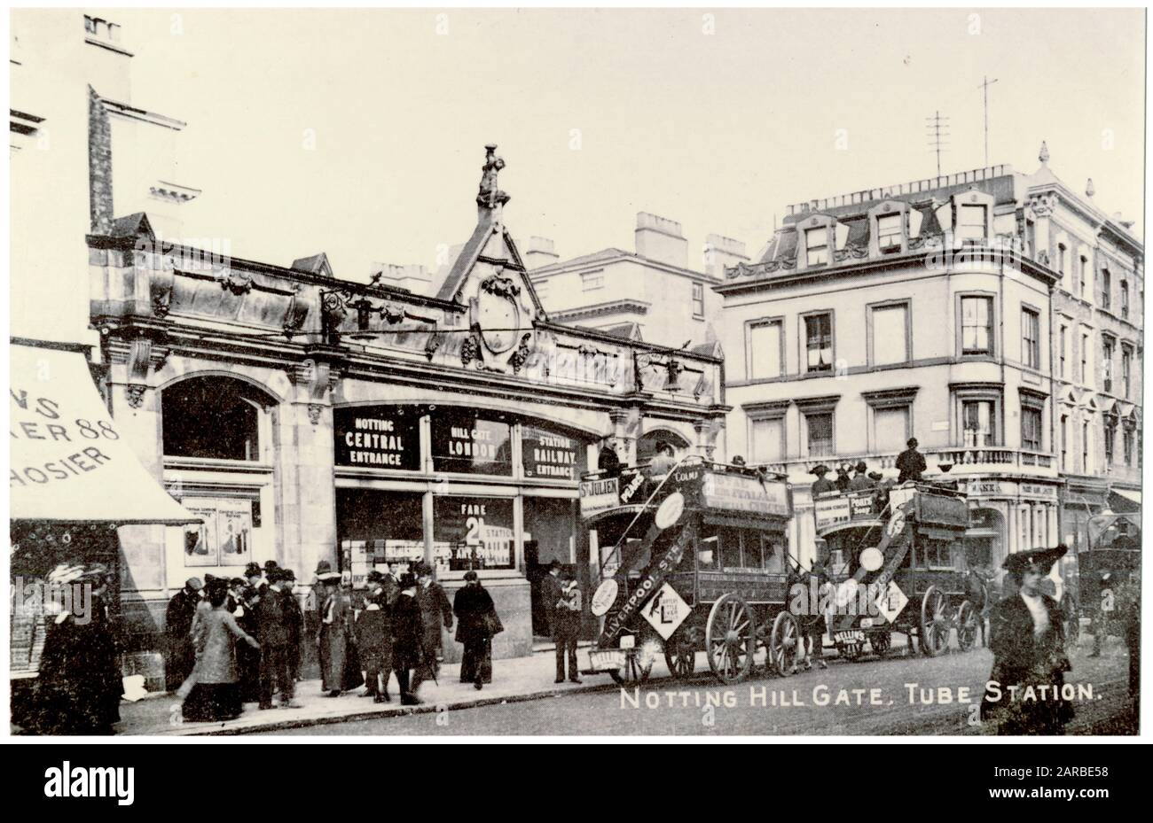 Notting Hill Gate Estación de metro, vistas a la calle. Fecha: 1900s Foto de stock