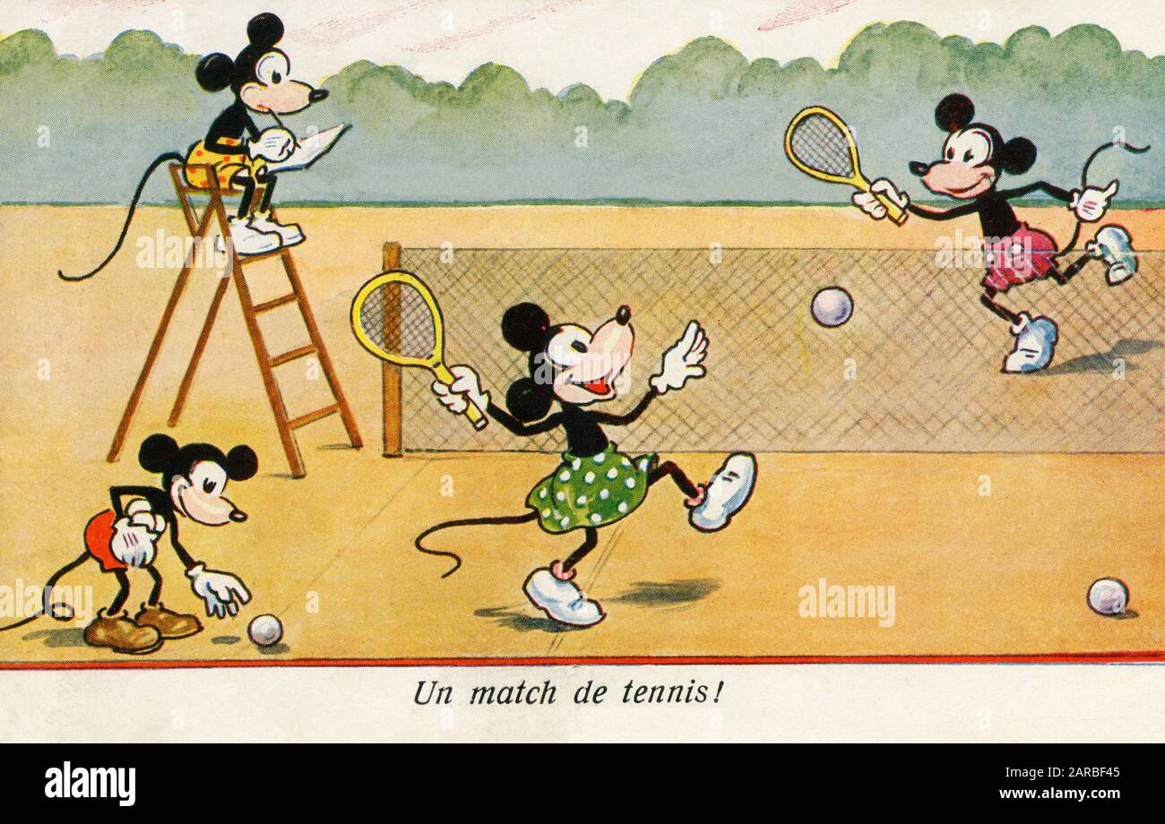 ¡Un partido de tenis! - cuatro ratones de dibujos animados llegaron a la cancha Foto de stock