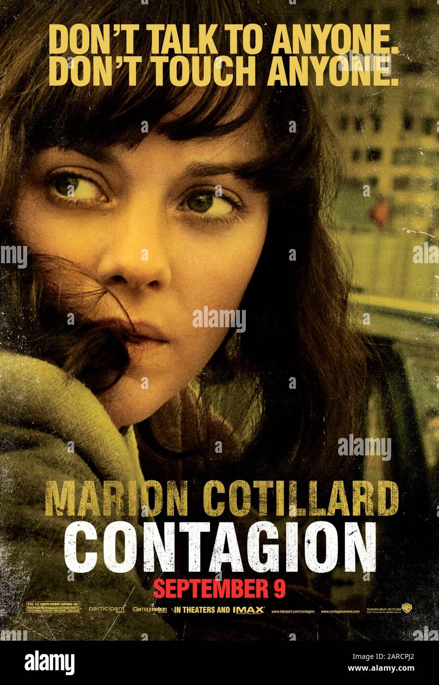 Contagio (2011) dirigido por Steven Soderbergh y protagonizado por Marion Cotillard como Dr. Leonora Orantes en esta representación exacta de la propagación de un virus mortal y la pandemia resultante. Foto de stock