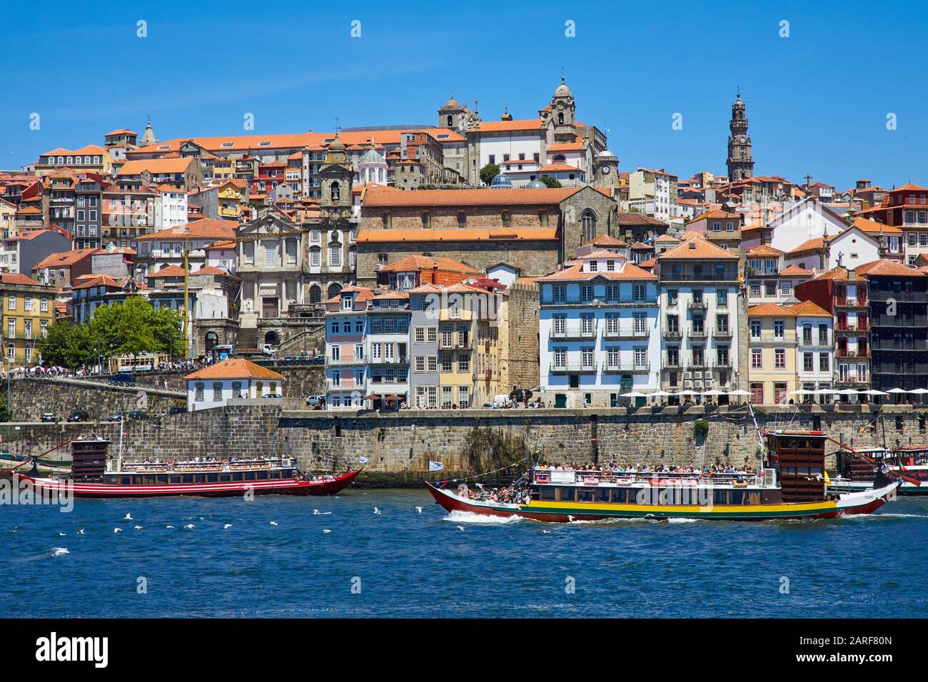 Barco turístico, Río Duero, Oporto, Portugal Foto de stock