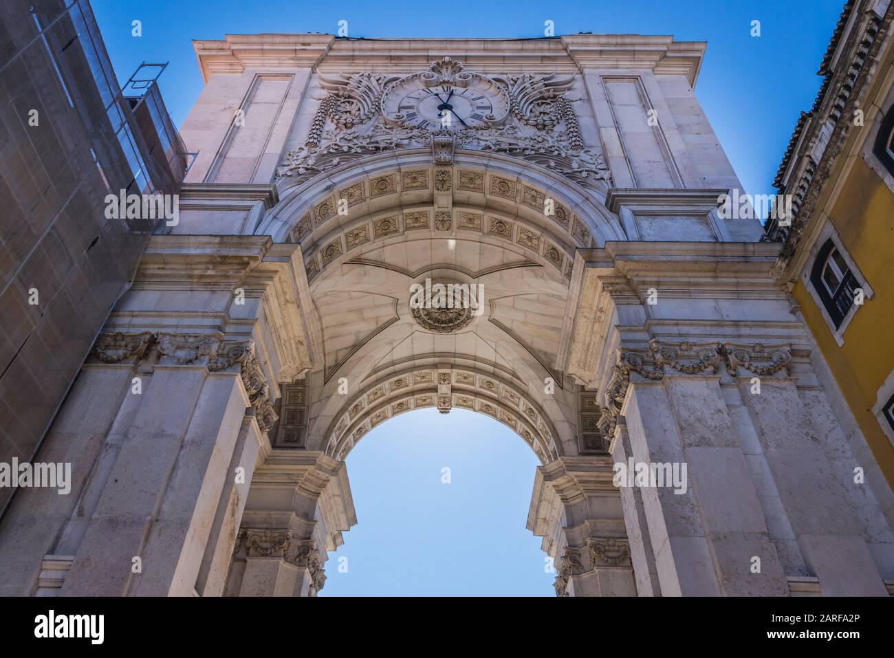 Arco da Rua Augusta - Rua Augusta Arch at Commerce Square en Lisboa, Portugal. Foto de stock
