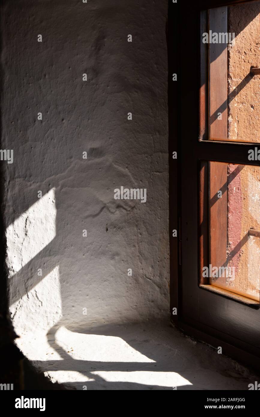 Luz entrando por la ventana fotografías e imágenes de alta resolución -  Alamy