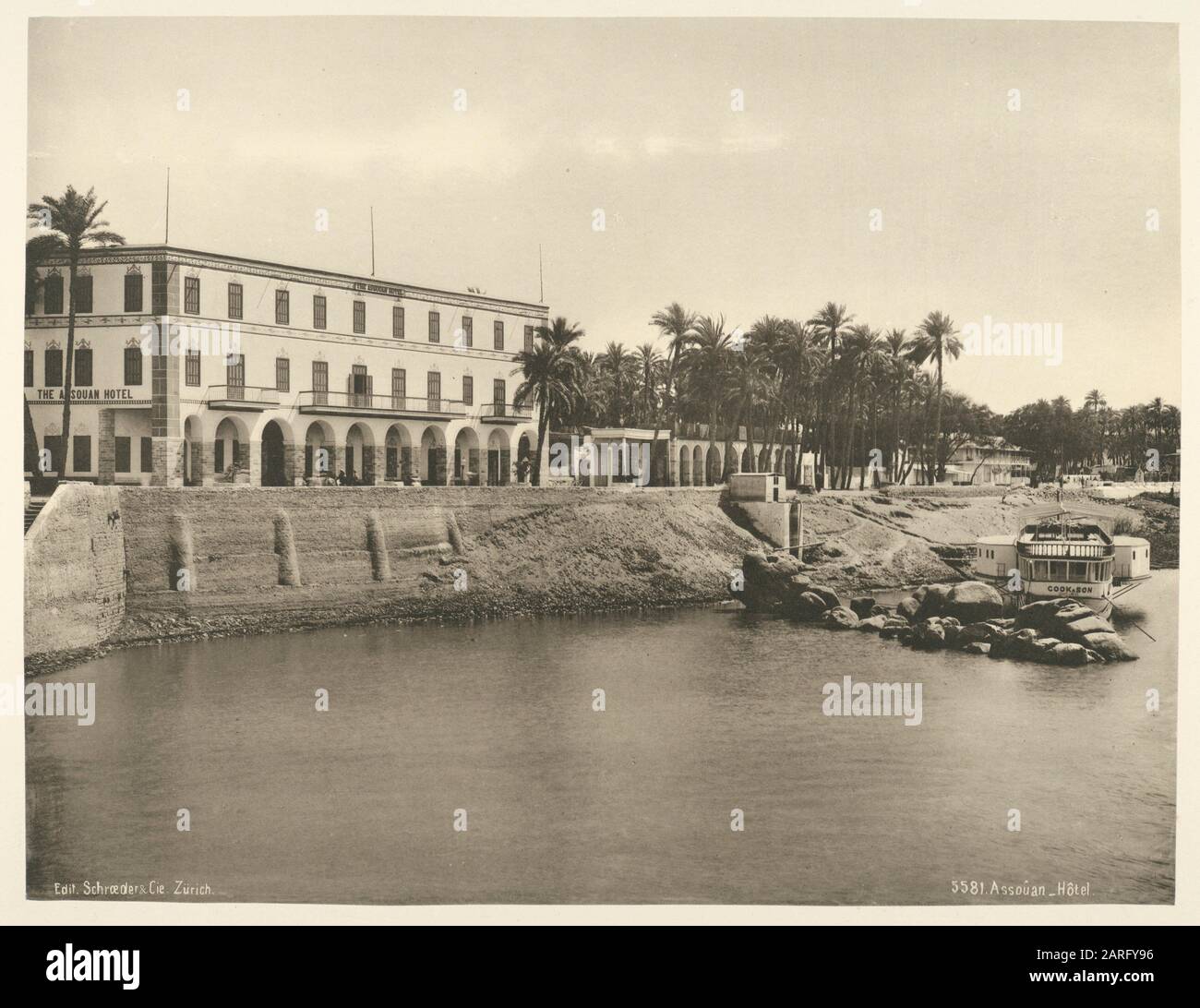 Aswan, hotel. Schroeder & Cie (Printer) Edición Photoglob (Publisher). La vida y los paisajes en Egipto: Estudios en heliotipias extraídos de la naturaleza. Fecha Foto de stock