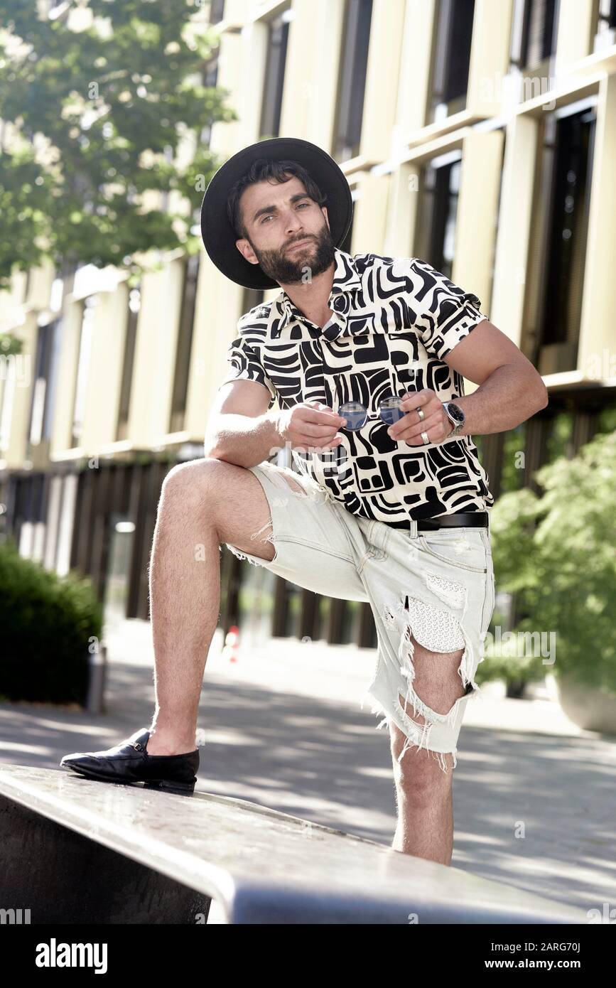 cortos rotos fotografías imágenes de alta resolución Alamy