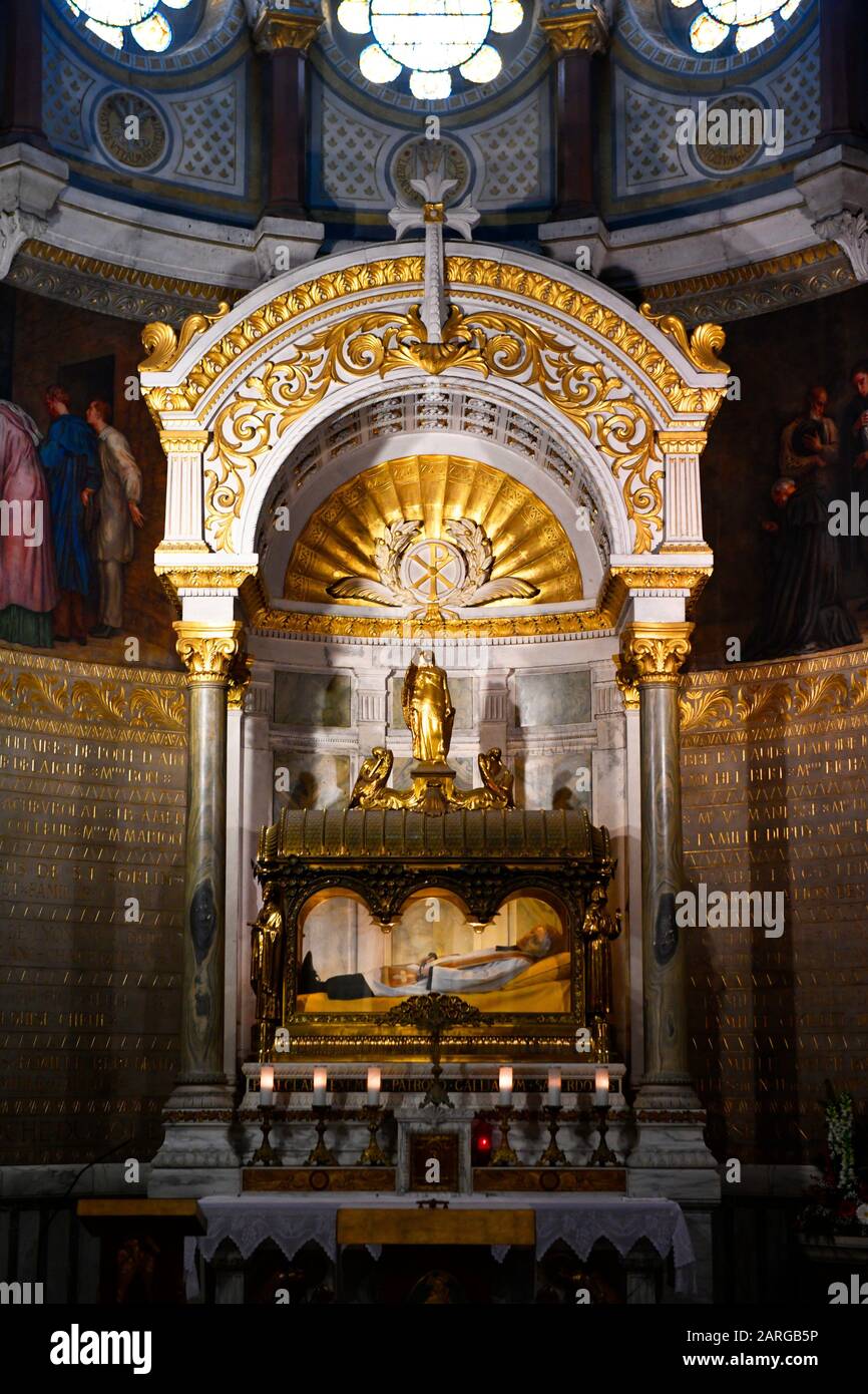 ARS-sur-Fromans. Santuario Santuario de Jean-Marie Vianney, The Cure d'Ars. Foto de stock