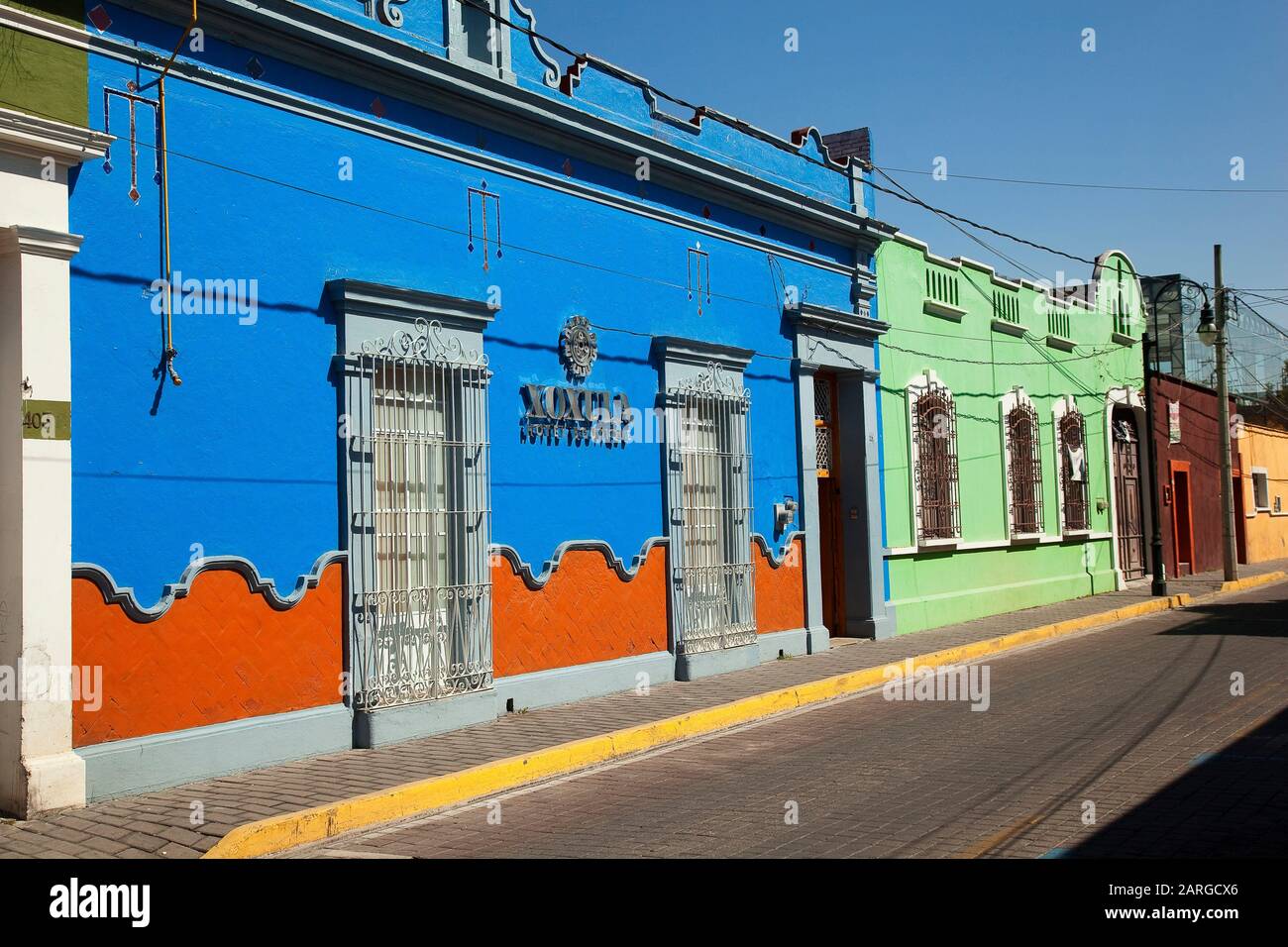 Vista a los edificios coloniales de la ciudad de Cholula, estado de Puebla, México, Centroamérica Foto de stock