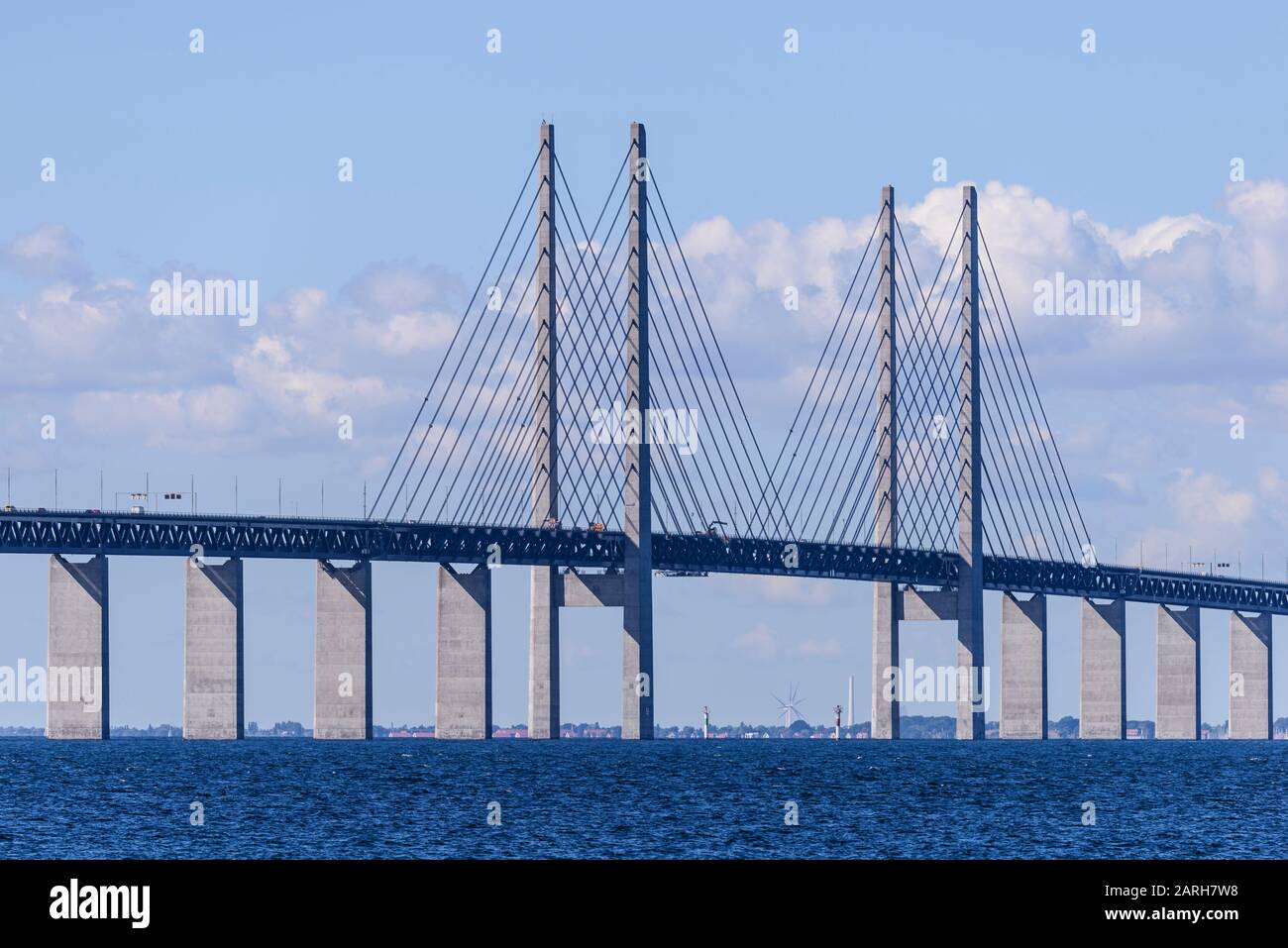Öresundbrücke zwischen Dänemark und Schweden Foto de stock