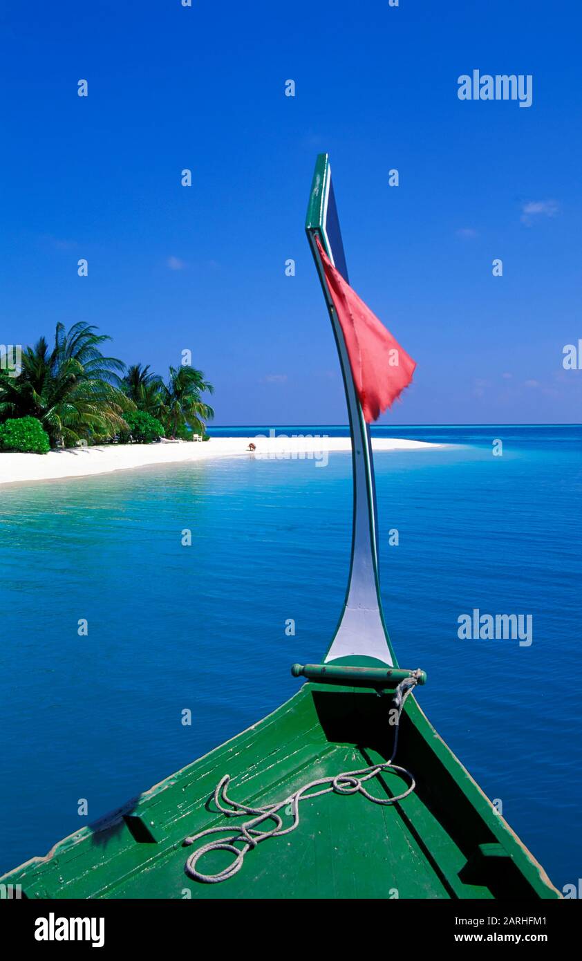 Barco en la isla Rangali, Ari-Atoll, Maldivas, Océano Índico Foto de stock