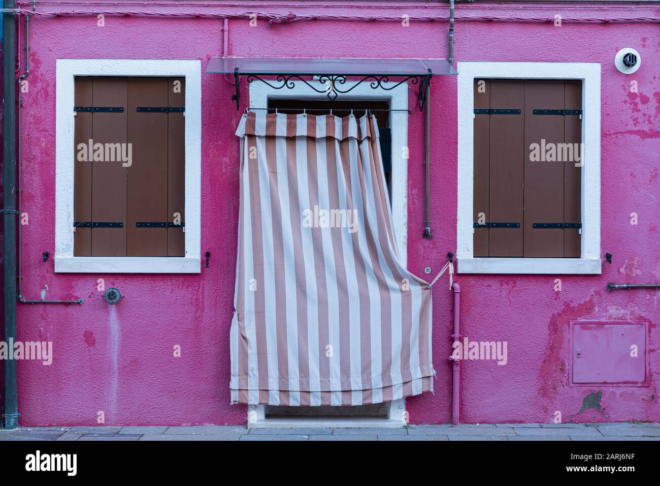 Las coloridas casas de Burano, Laguna de Venecia, Venecia Italia Foto de stock