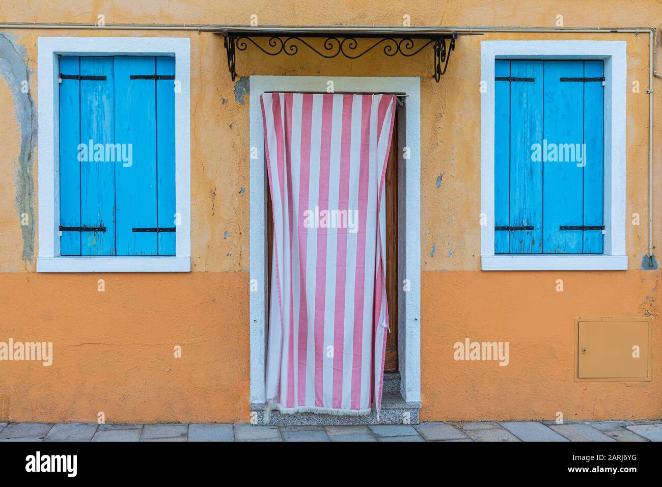 Las coloridas casas de Burano, Laguna de Venecia, Venecia Italia Foto de stock