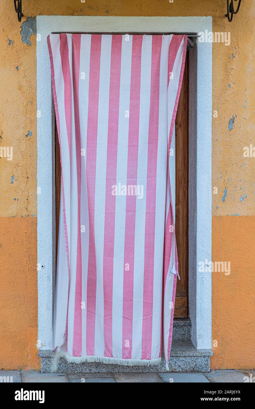 Las coloridas casas de Burano, Laguna de Venecia, Venecia Italia Foto de stock