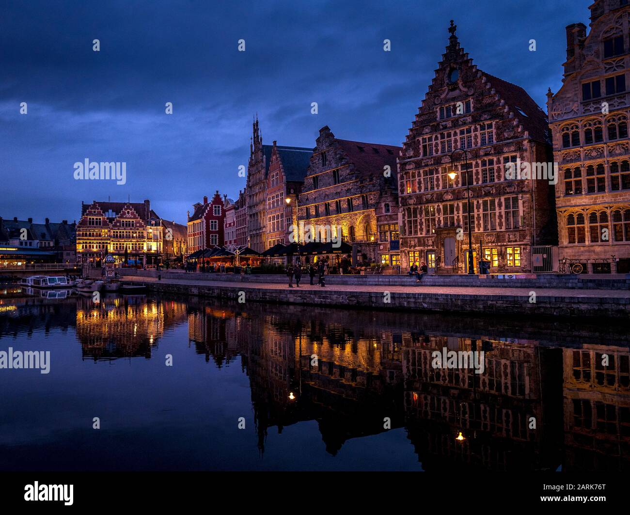 Hermosas vistas al río en Gante Bélgica Foto de stock