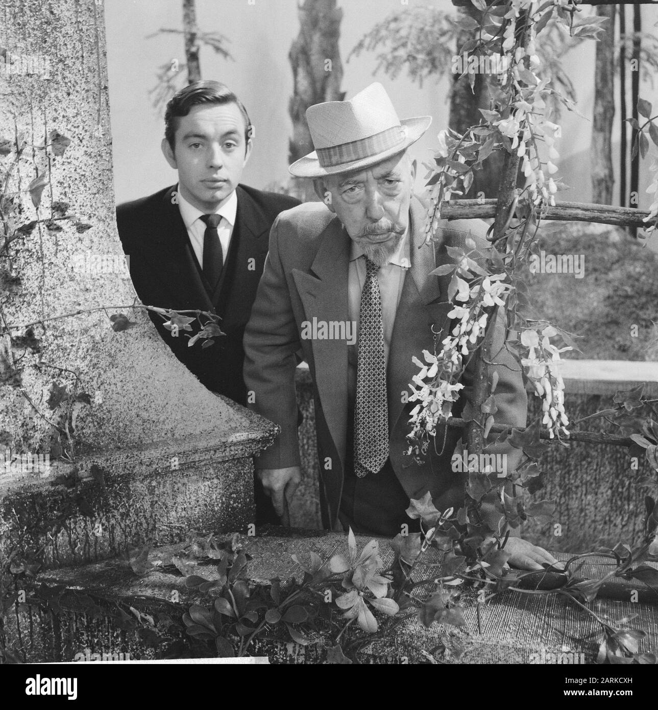TV Sunny Morning con Philippe la Chapelle y Harrt de Garde Fecha: 8 de agosto de 1962 Nombre personal: Chapelle, Philippe la Foto de stock