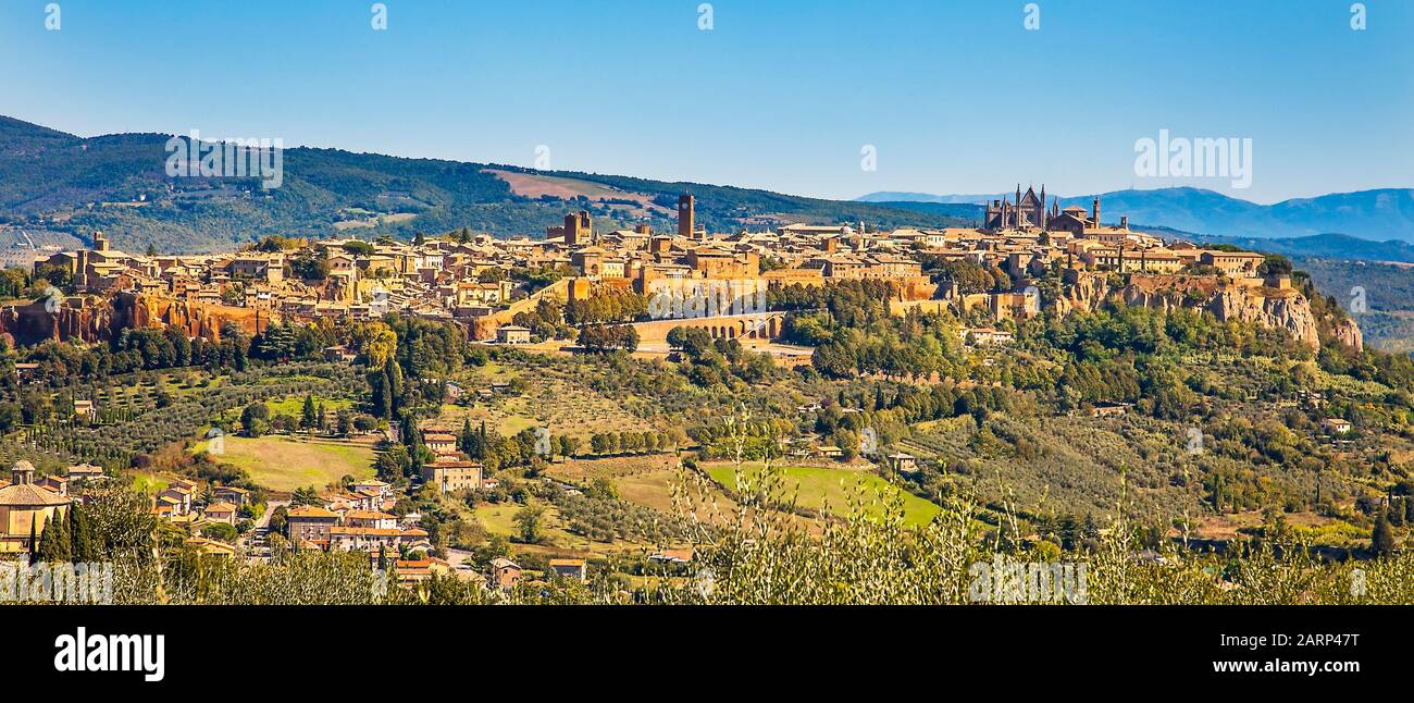 Vista de la ciudad de Orvieto en la provincia de Terni en Umbría Italia Foto de stock