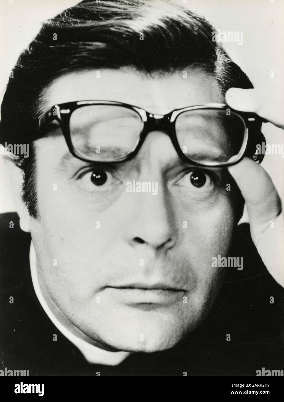 El actor italiano Marcello Mastroianni en la película La Esposa del Sacerdote, 1970 Foto de stock