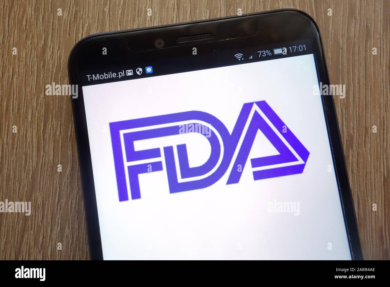 El logotipo de Food and Drug Administration se muestra en un smartphone moderno Foto de stock