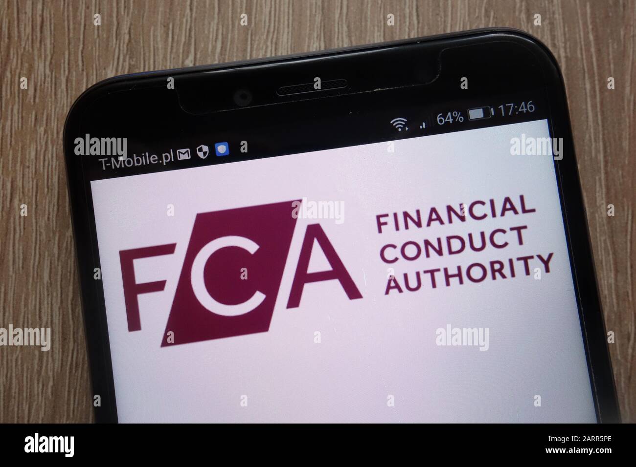 El logotipo de Financial Conduct Authority se muestra en un smartphone moderno Foto de stock