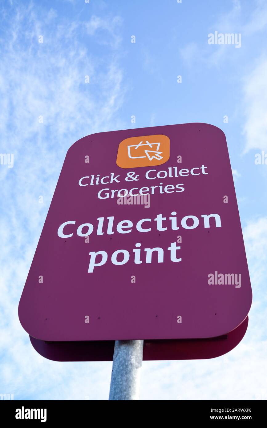 Supermercado Sainsbury, Click and Collect Vehicle for Food Picks UPS and Collections. Foto de stock
