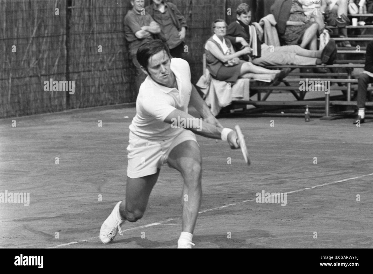 Tenis Amsterdam Roy Emerson En Acción Fecha: 23 Mayo 1969 Ubicación:  Amsterdam, Noord-Holland Palabras Clave: Tenis Nombre Personal: Roy Emerson  Fotografía de stock - Alamy