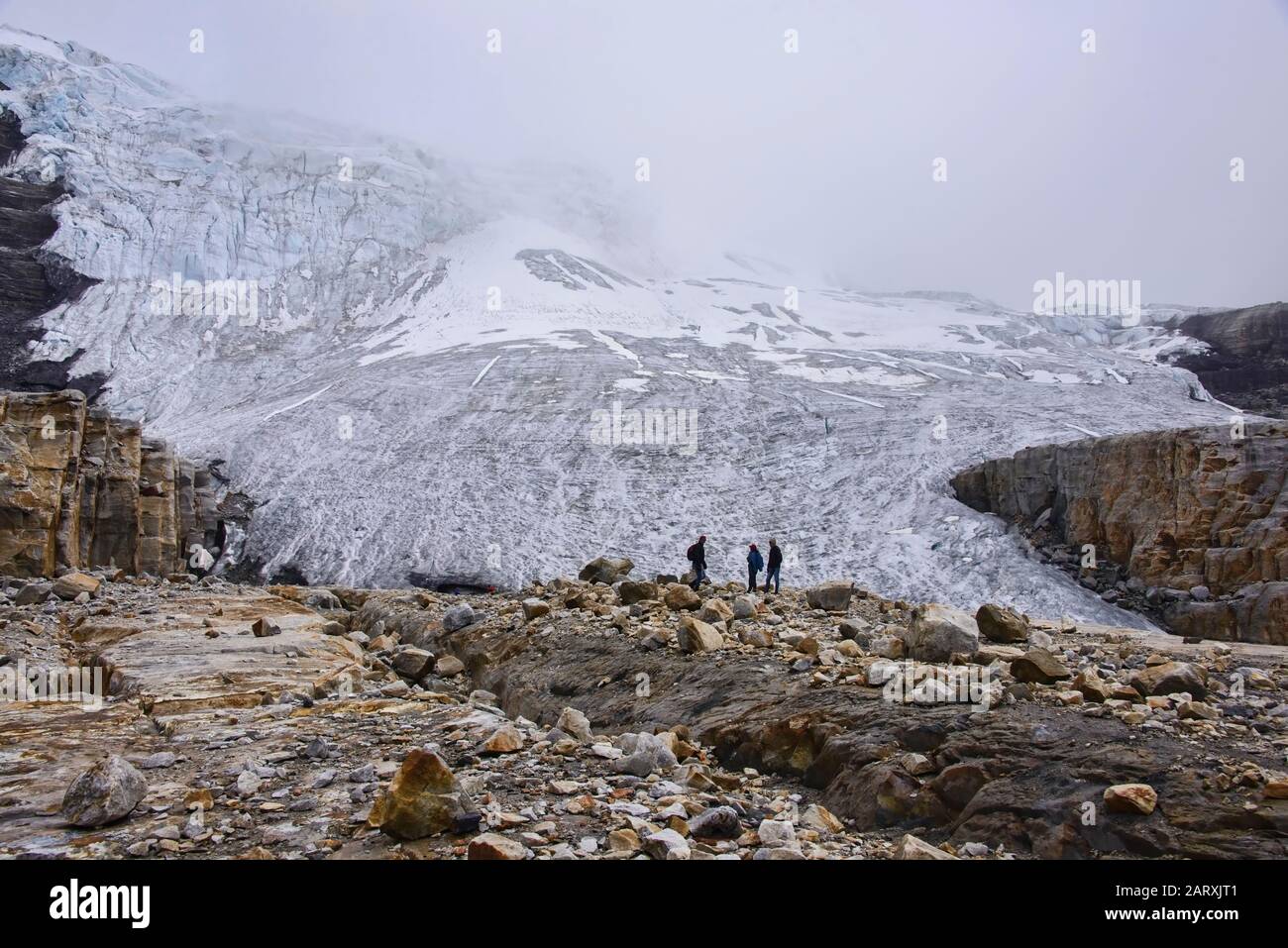 Excursionistas En El Ritacuba Blanca, Parque Nacional El Cocuy, Boyacá, Colombia Foto de stock