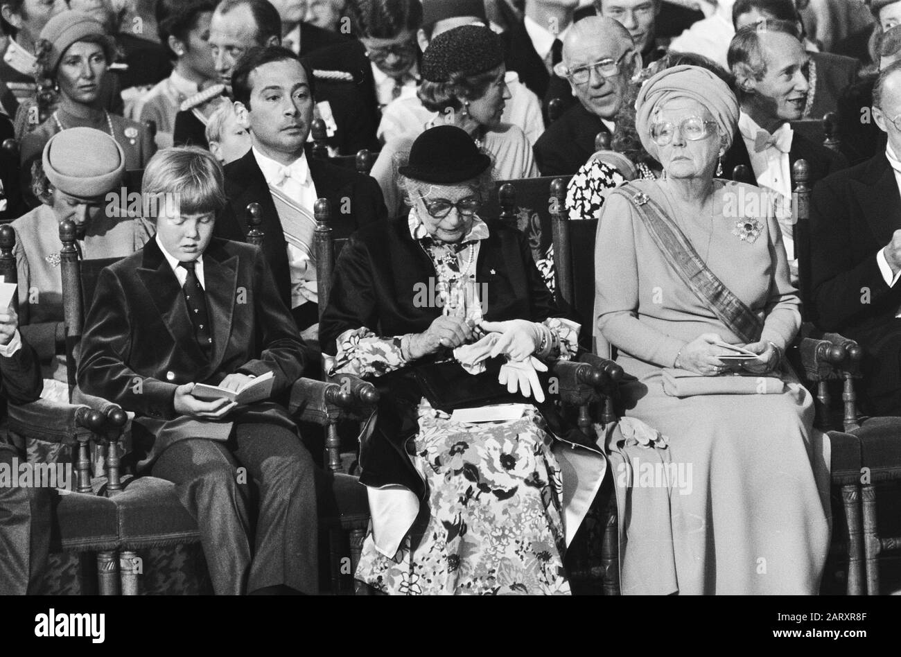 Cambio de trono 30 de abril, inauguración en Nueva Iglesia; en primer plano del Príncipe Willem Alexander, Sra. van Amsberg y Príncipe Juliana/Fecha: 30 de abril de 1980 palabras clave: Inauguraciones Nombre personal: Juliana, princesa, Willem-Alexander, Príncipe de Orange Nombre De La Institución: Nueva Iglesia Foto de stock