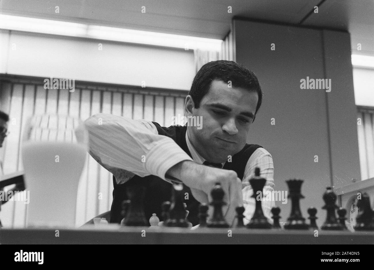 Jogos De Xadrez Do Mundo Os Grandes: Karpov - Kasparov Ilustração Stock -  Ilustração de ativo, retro: 42596794